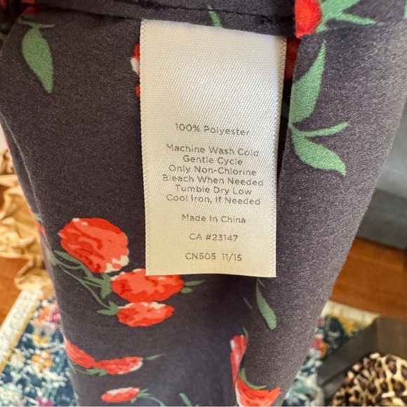 Talbots Woman Floral Sleeveless Top - Black with Red Roses or Raspberries Sz 3X - Picture 7 of 7